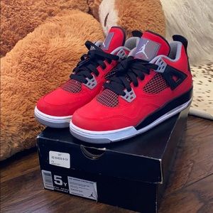 Air Jordan retro 4 Toro Bravo